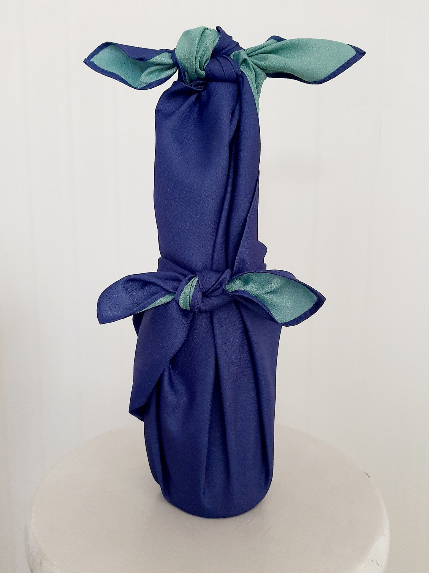 A pair of Furoshiki cloth (B)