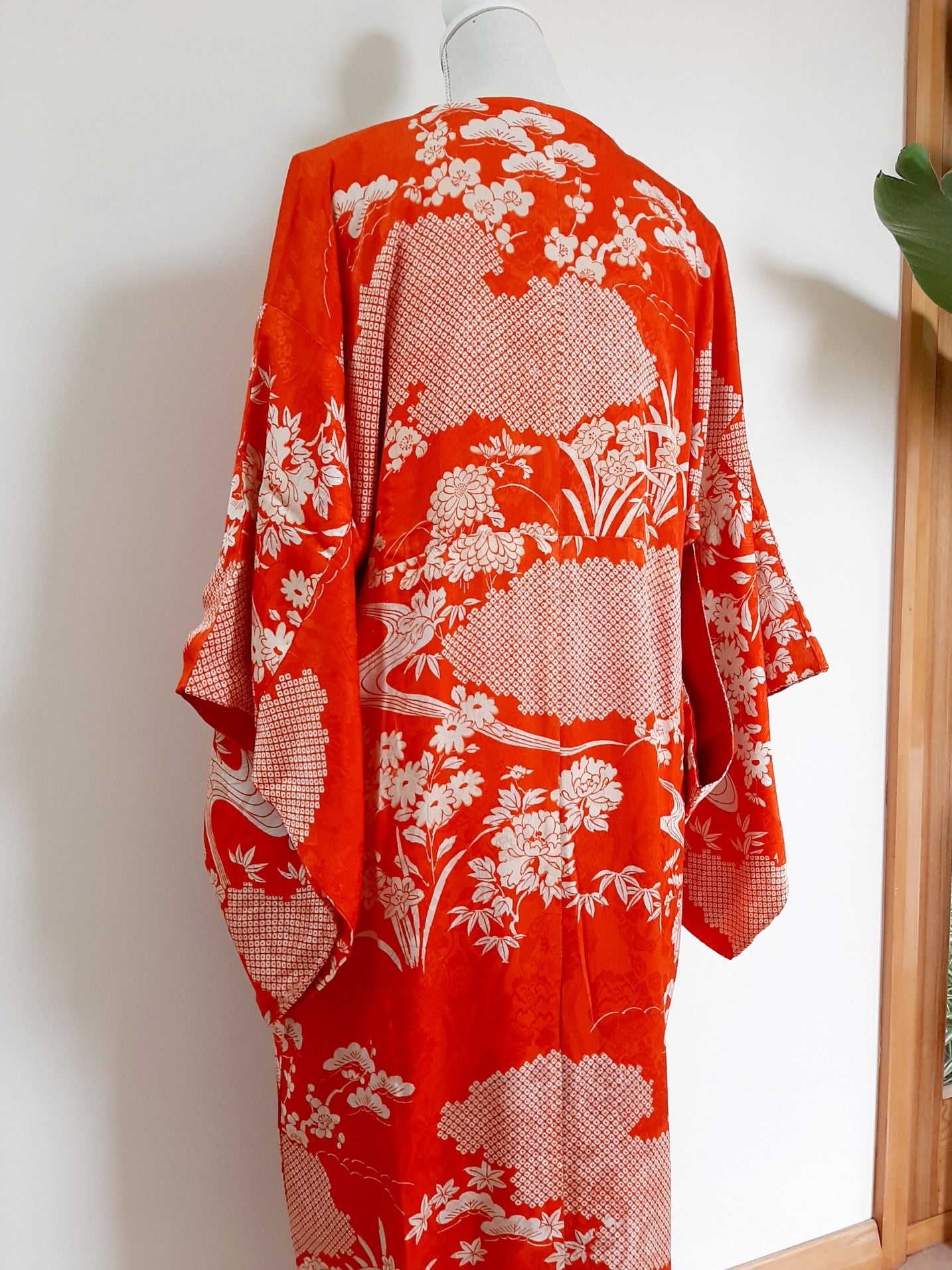 Vintage kimono silk robe/long cardie