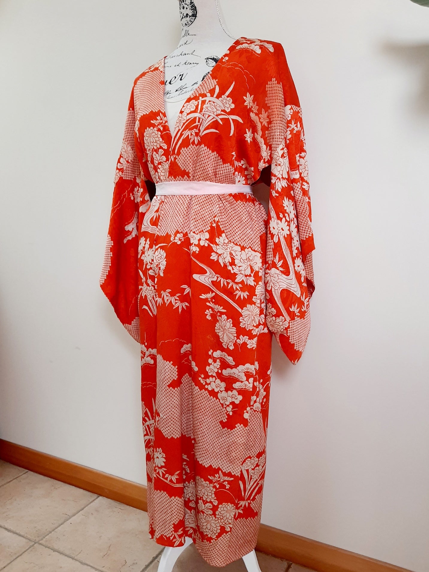 Vintage kimono silk robe/long cardie