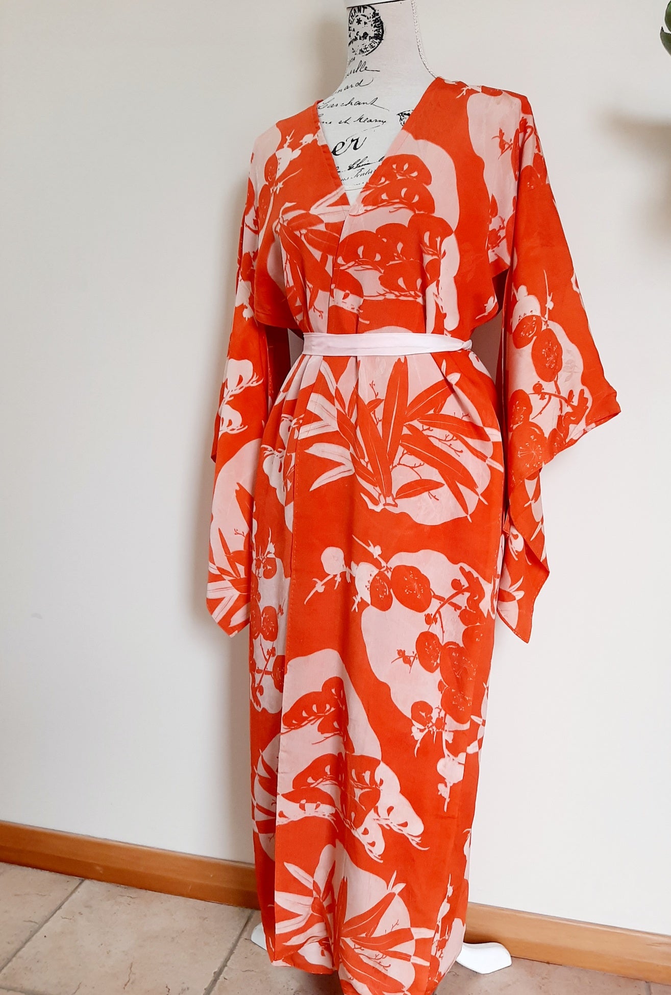 Vintage kimono silk robe/long cardie