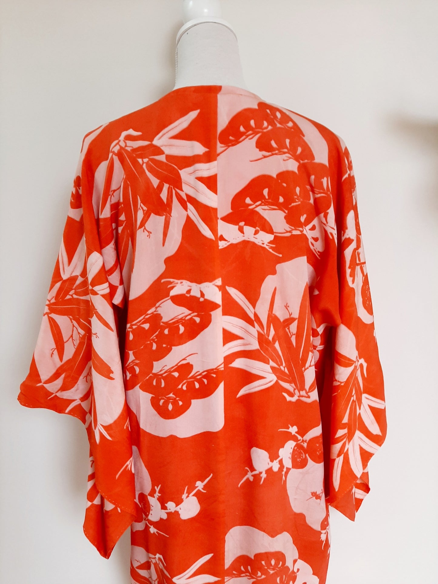 Vintage kimono silk robe/long cardie